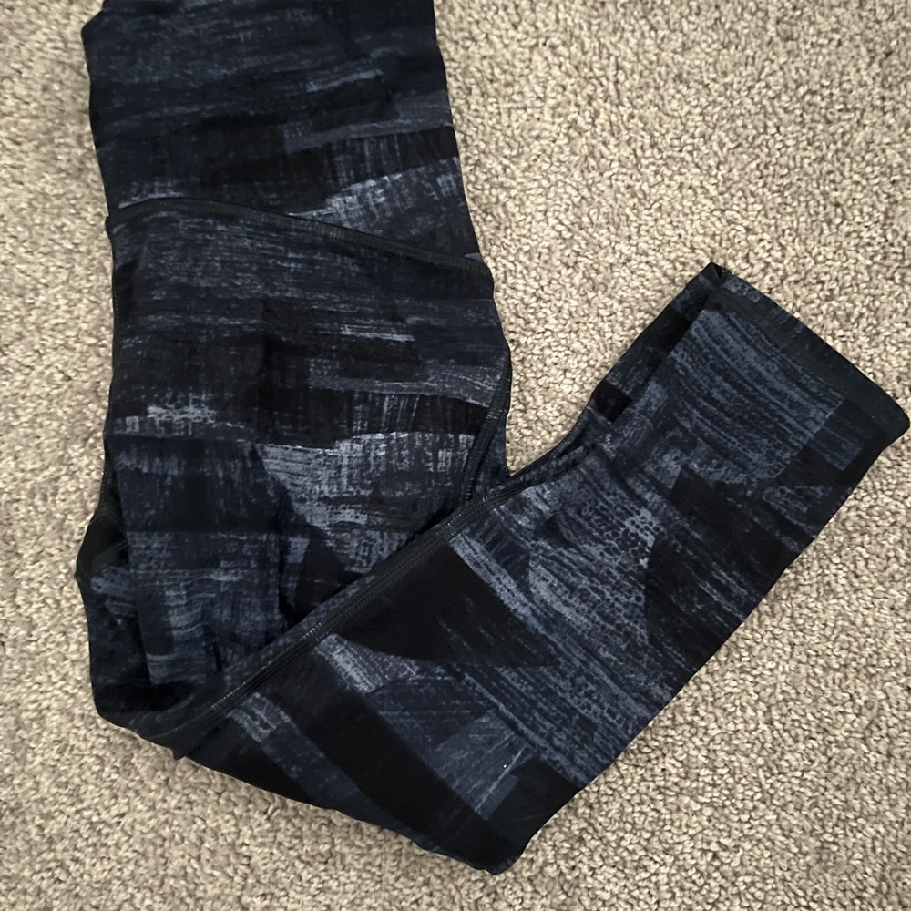 lululemon size 4 - Cropped/Capri Patterned Leggings